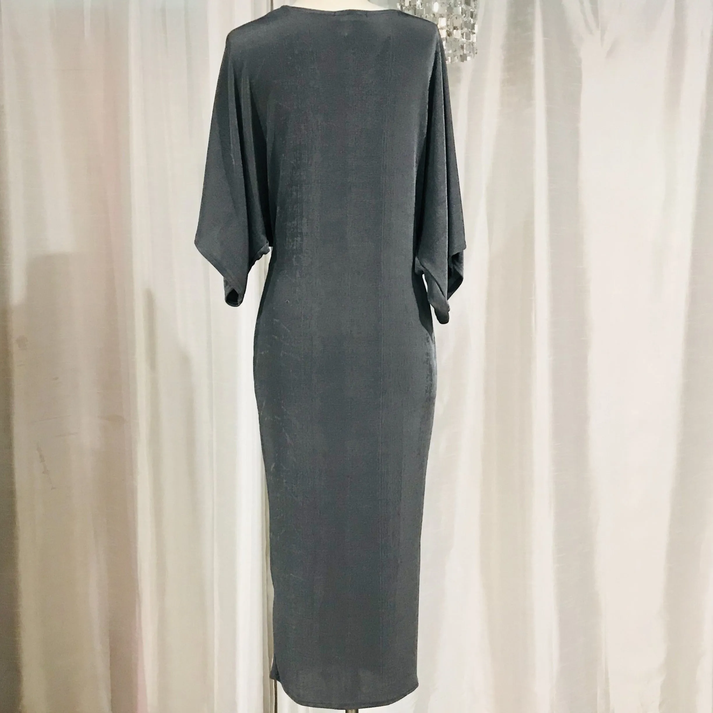 BOUTIQUE Gray & Silver Plunging V Cocktail Dress Size 6