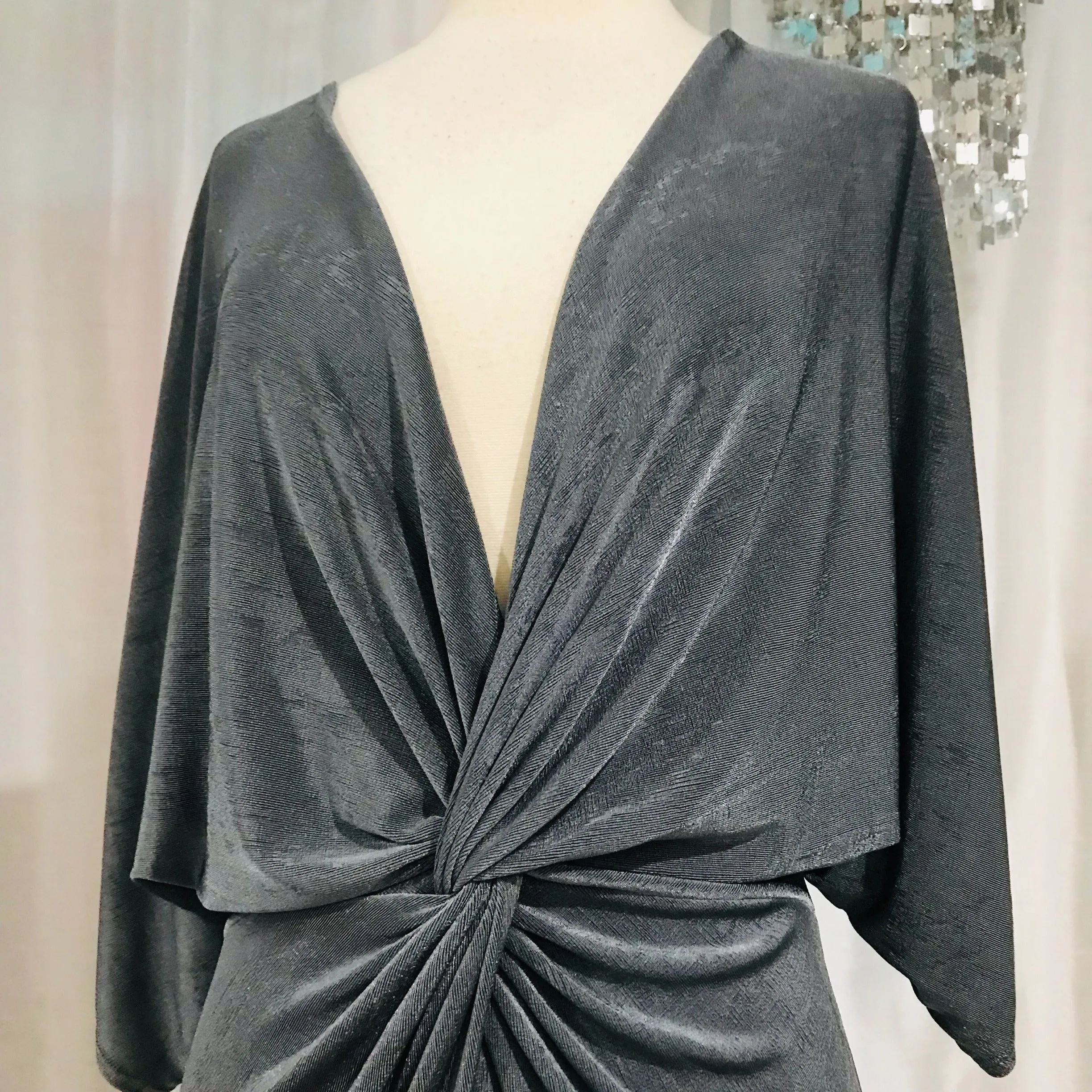 BOUTIQUE Gray & Silver Plunging V Cocktail Dress Size 6