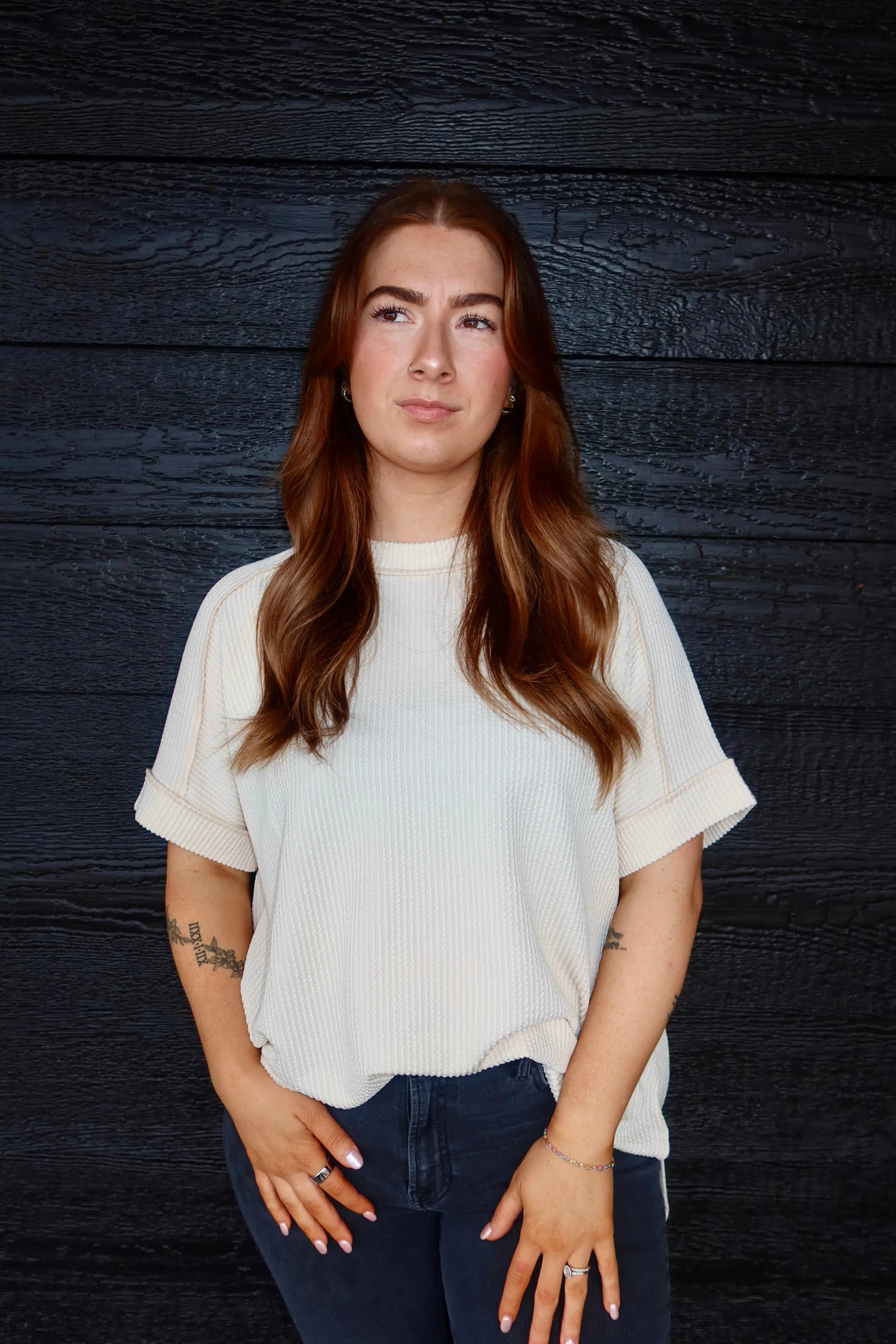 CORDED RIB SHORT CUFF SLEEVE RAW EDGE TOP