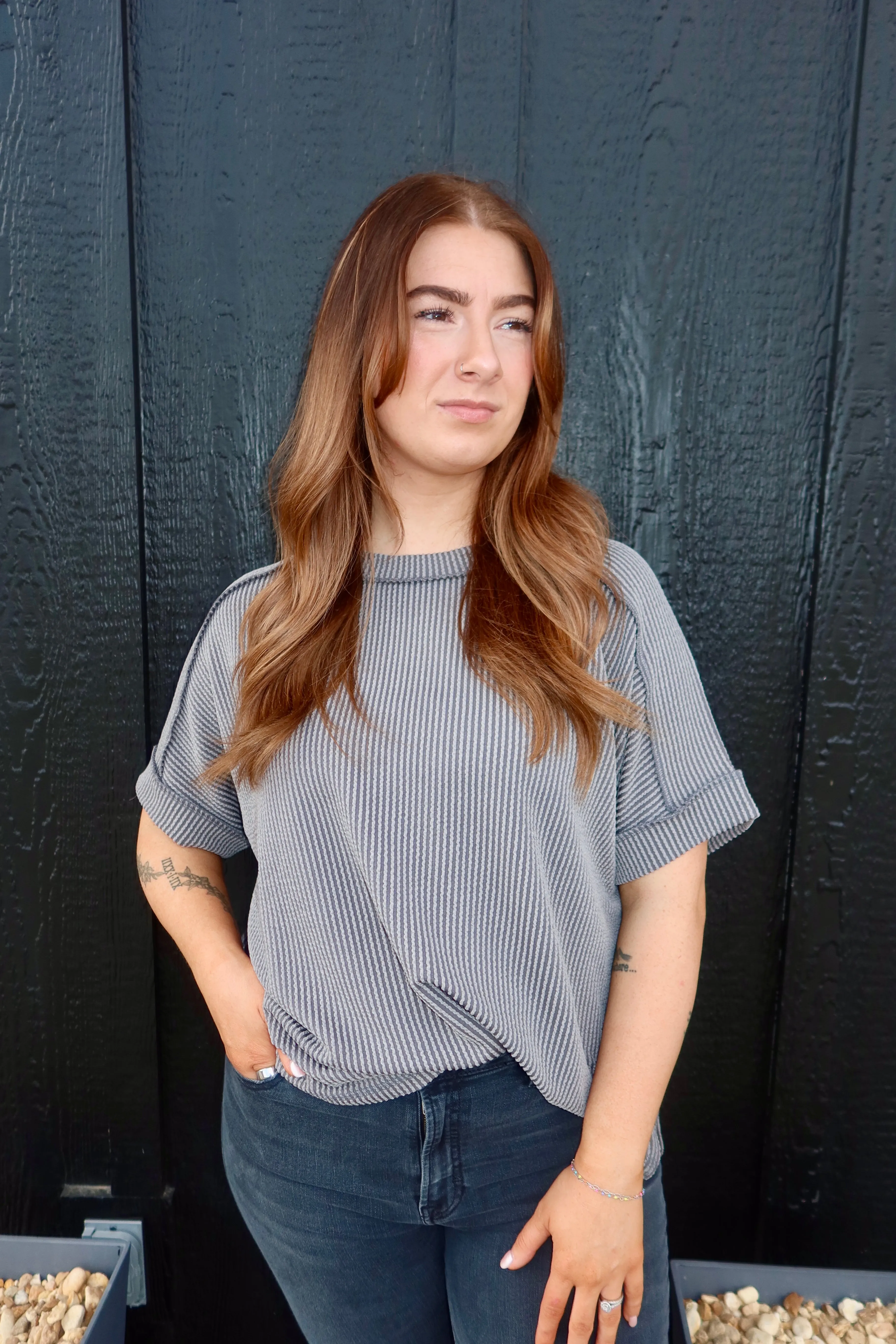 CORDED RIB SHORT CUFF SLEEVE RAW EDGE TOP