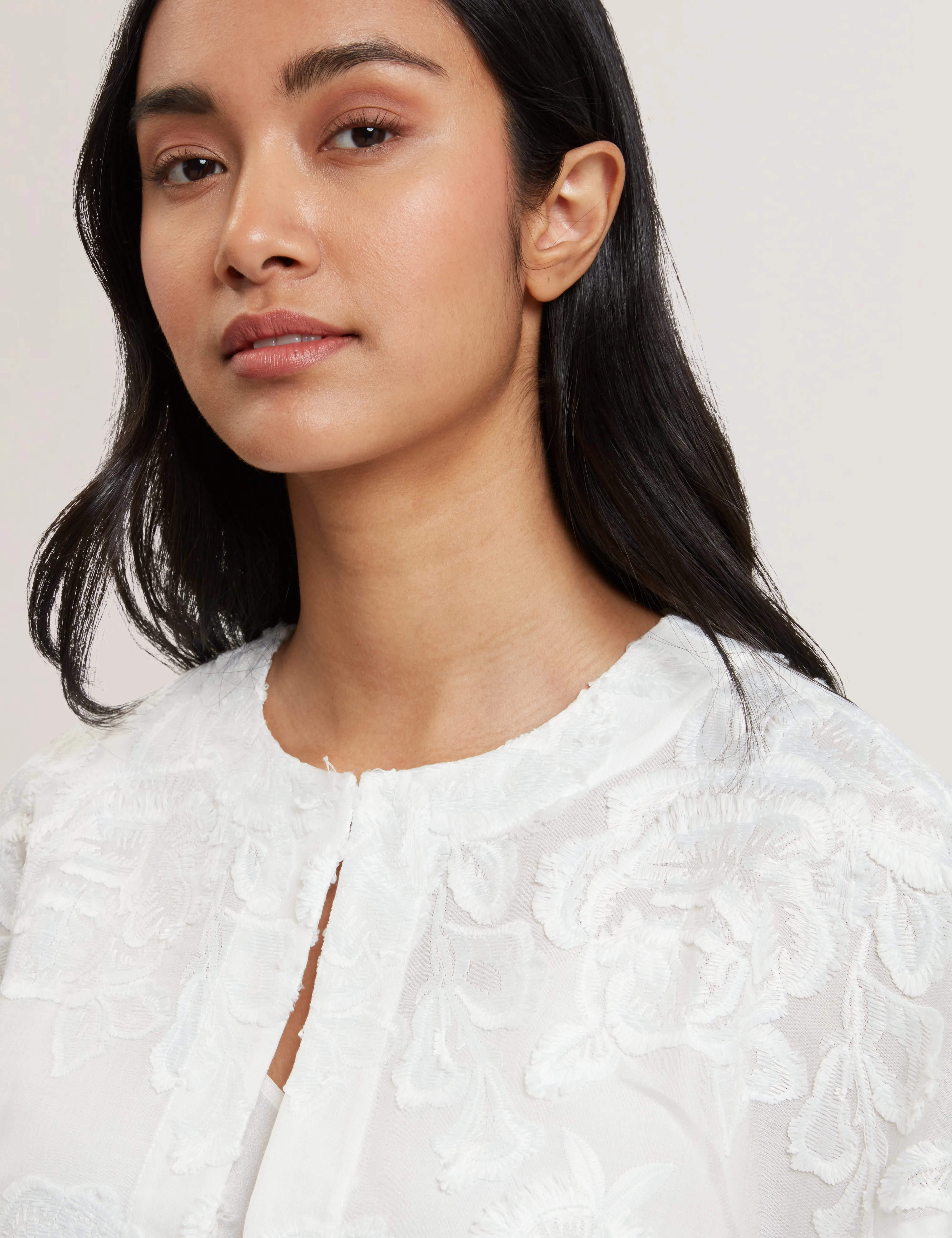 Faela Collarless Boxy Fit Cropped Shirt White