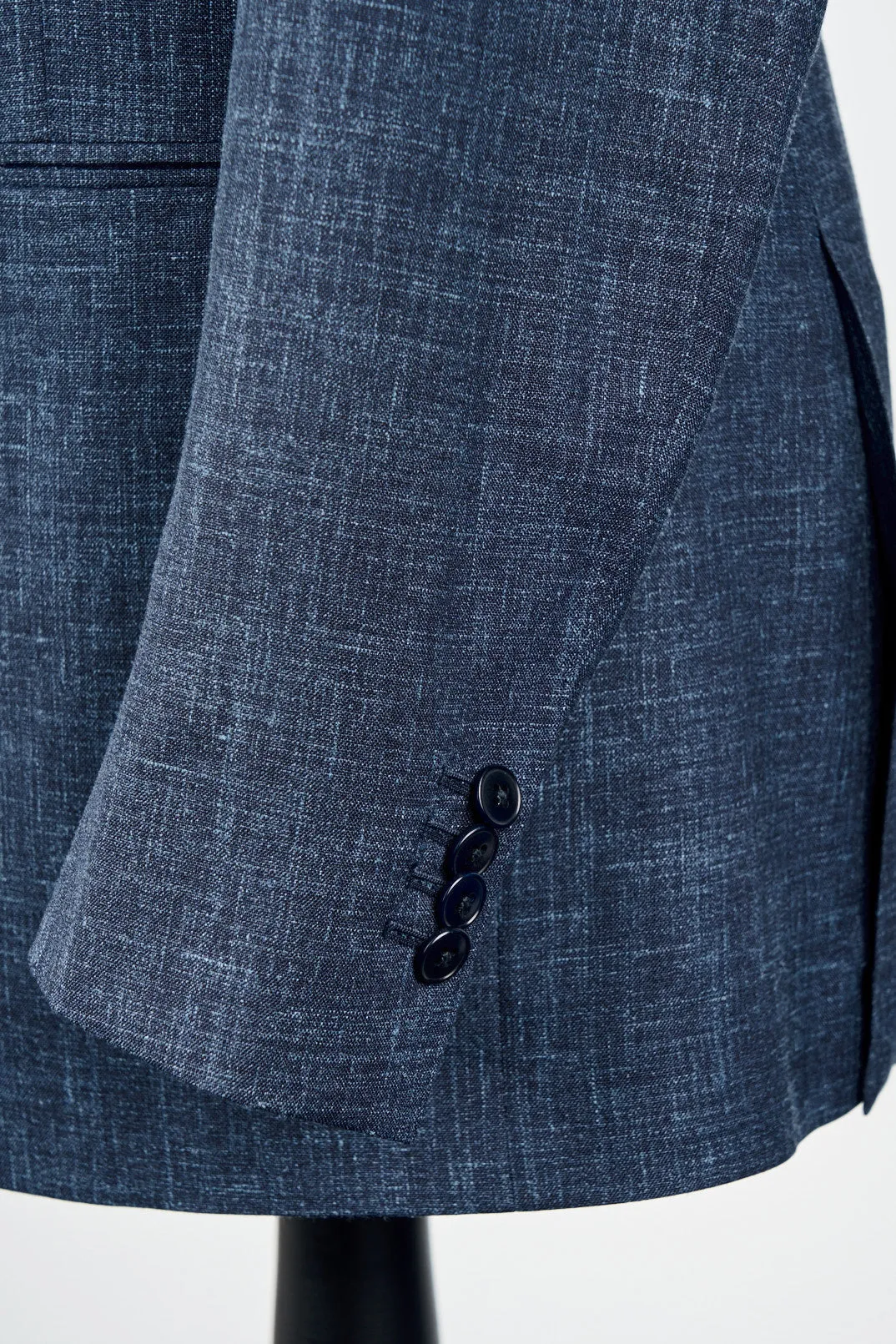 New SUITREVIEW Elmhurst Storm Blue Wool, Silk and Linen Loro Piana DB Suit - Size 34R (Final Sale)
