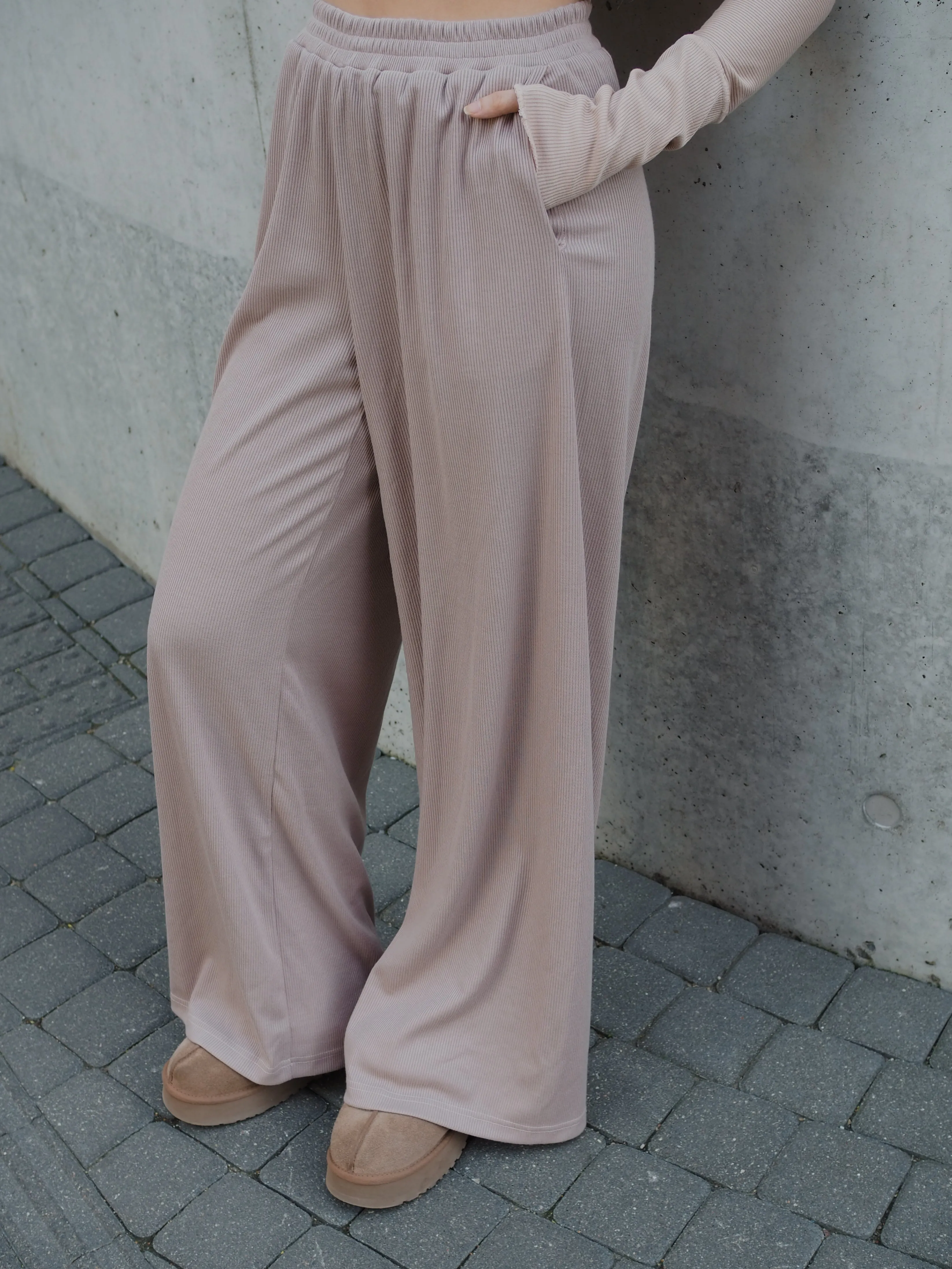 RIBBED RELAXED PANTS in Beige