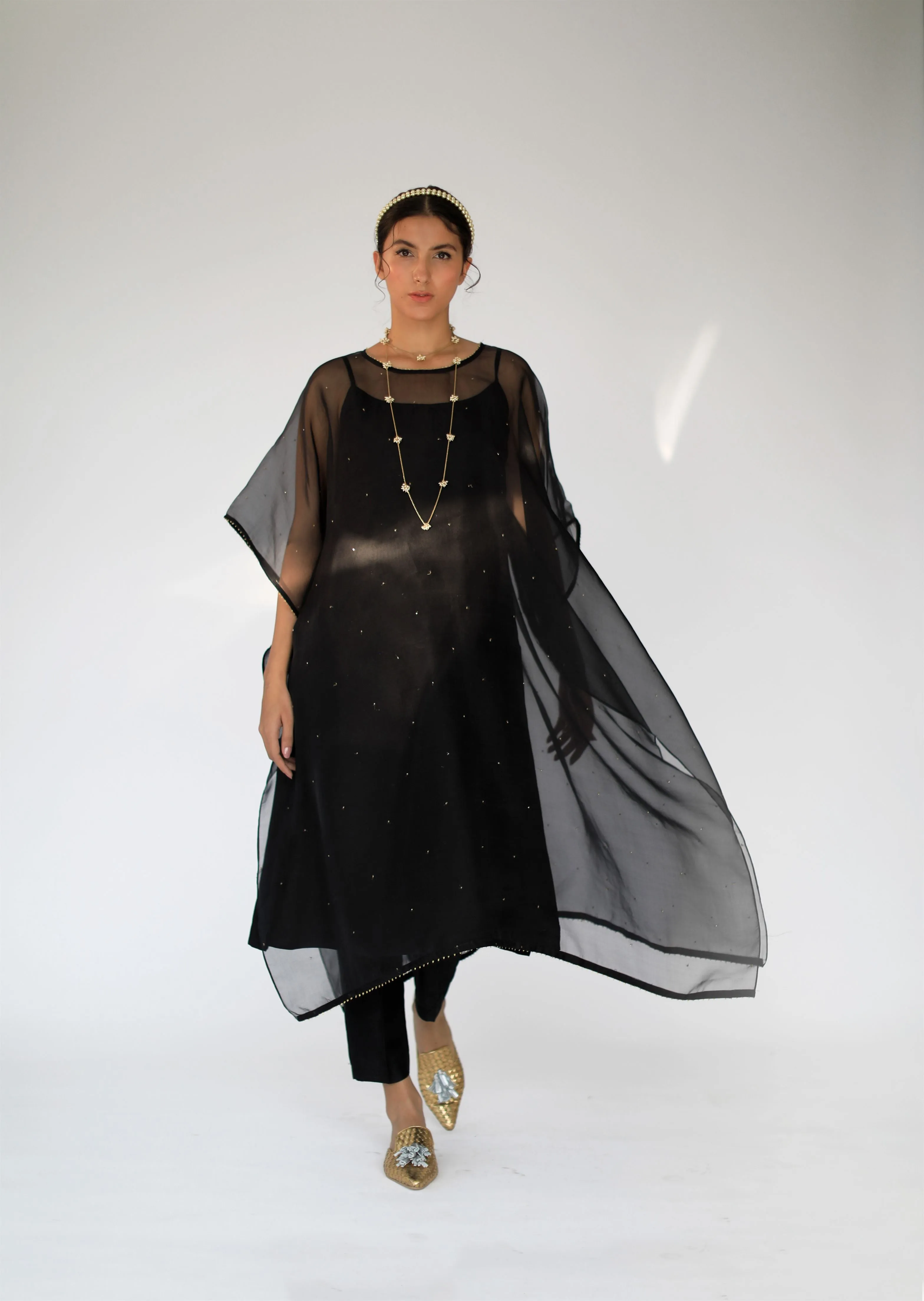 Shikha Mehta Ruth Black Zadie Cape Set Silk Organza Muslin Silk Silk Chanderi Black Hana Ss21F-Bc