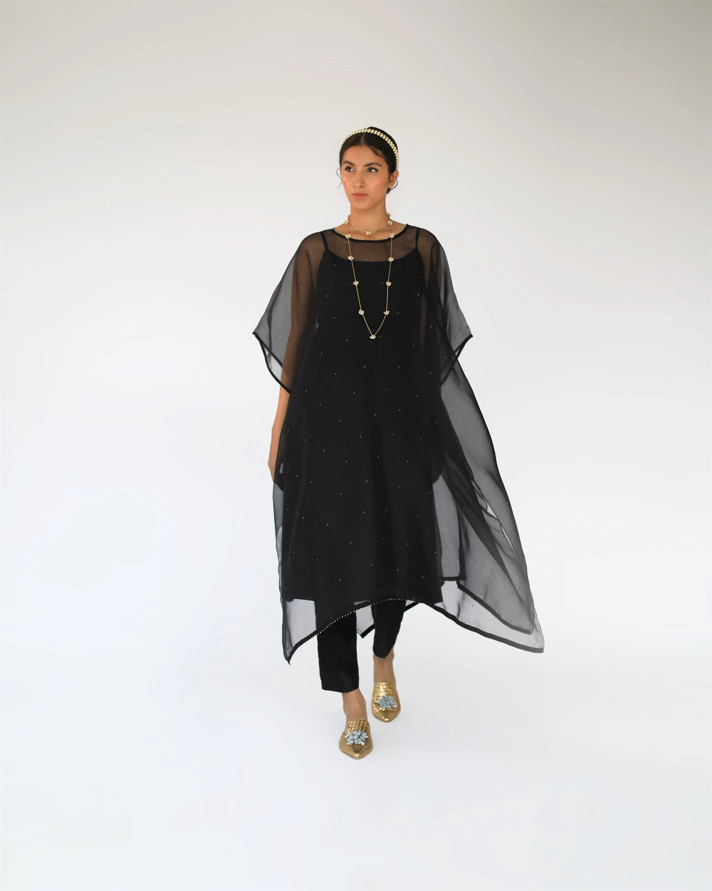 Shikha Mehta Ruth Black Zadie Cape Set Silk Organza Muslin Silk Silk Chanderi Black Hana Ss21F-Bc