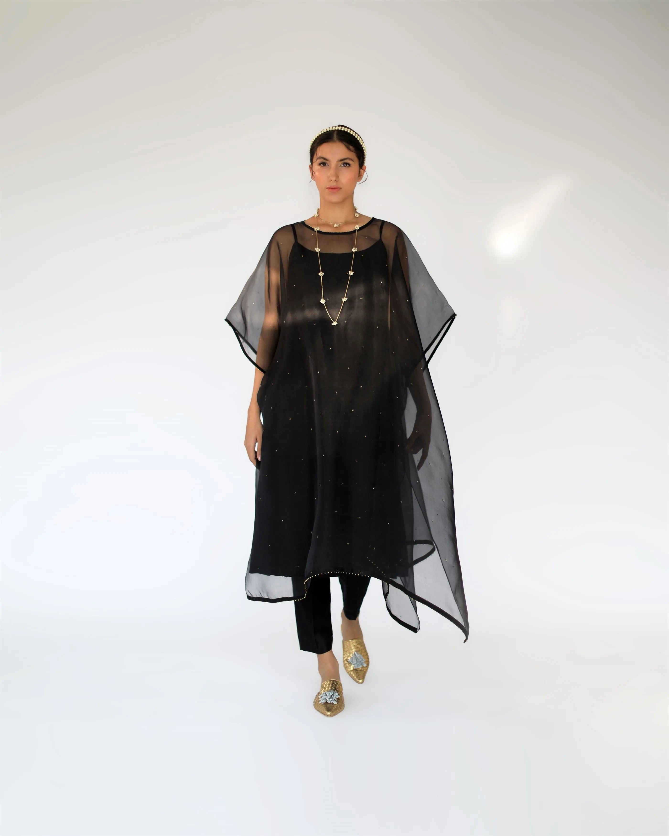 Shikha Mehta Ruth Black Zadie Cape Set Silk Organza Muslin Silk Silk Chanderi Black Hana Ss21F-Bc