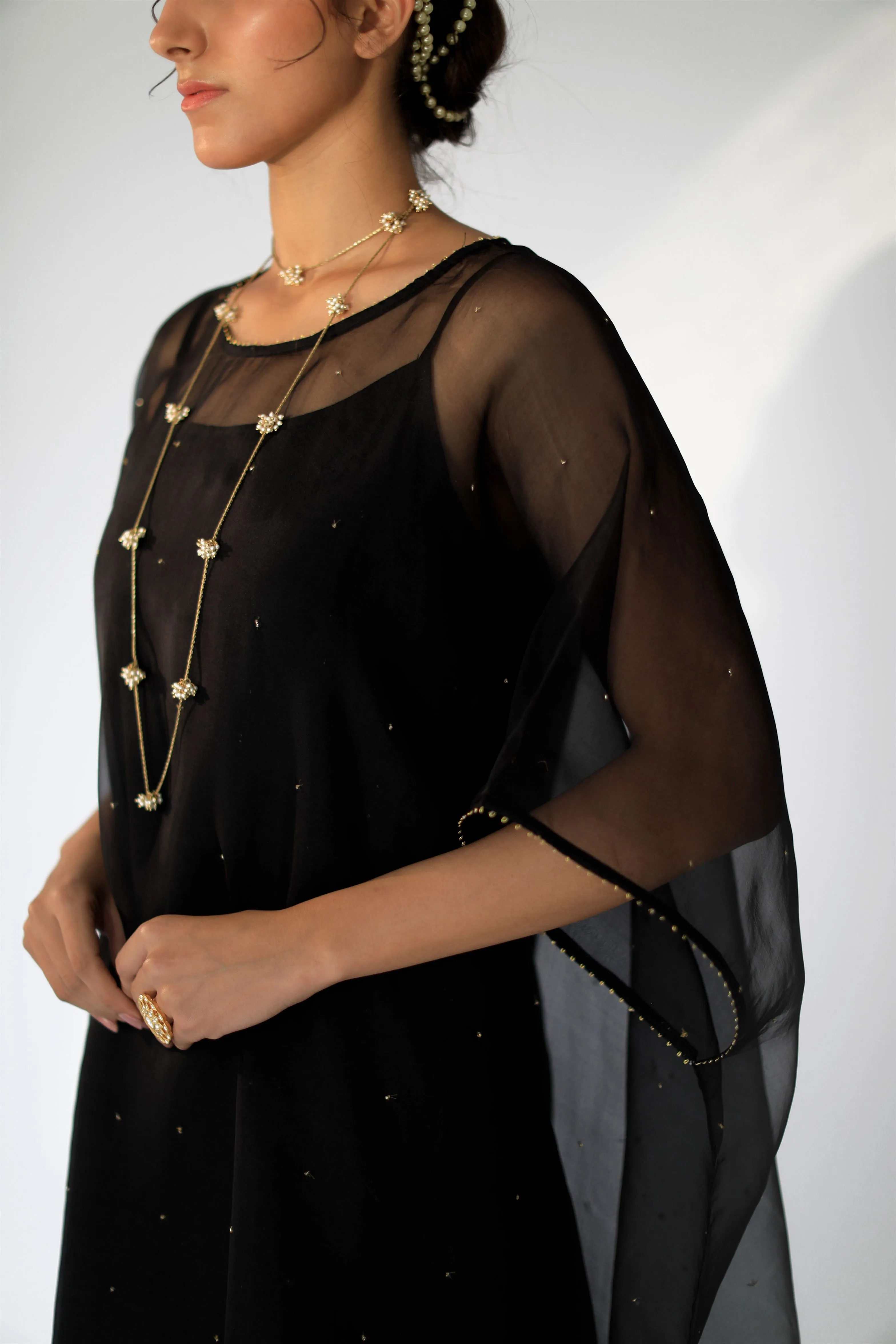 Shikha Mehta Ruth Black Zadie Cape Set Silk Organza Muslin Silk Silk Chanderi Black Hana Ss21F-Bc