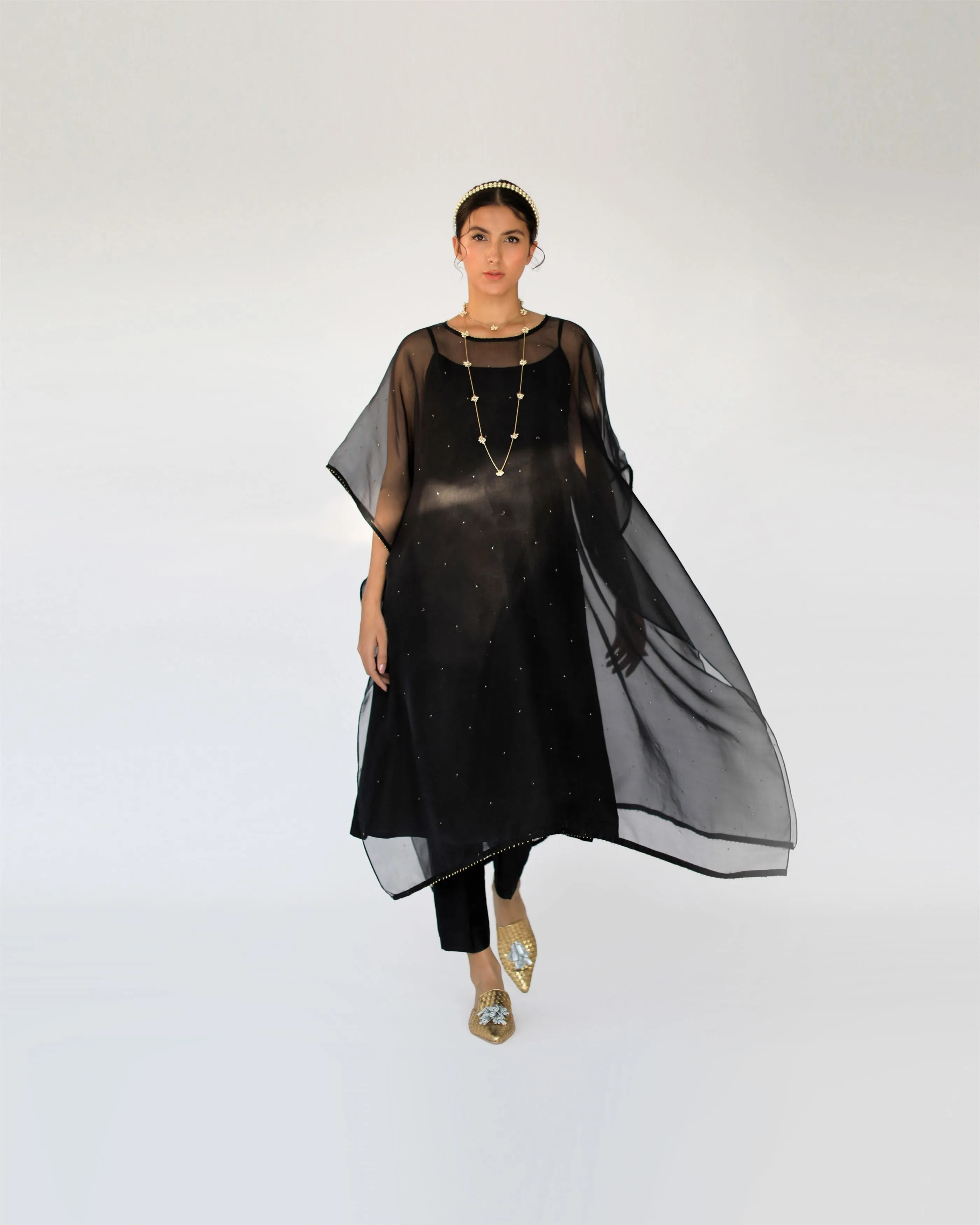 Shikha Mehta Ruth Black Zadie Cape Set Silk Organza Muslin Silk Silk Chanderi Black Hana Ss21F-Bc