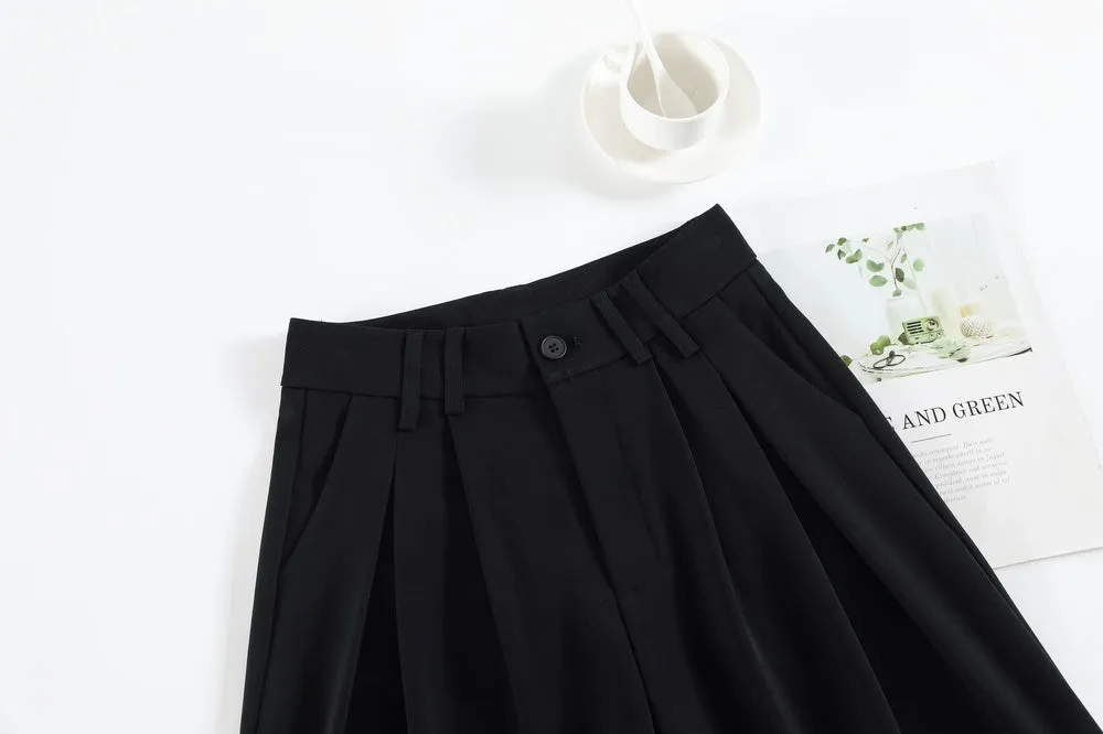 Soft and Wrinkle-Resistant Pleated Pants with a Belted-Waisted Design