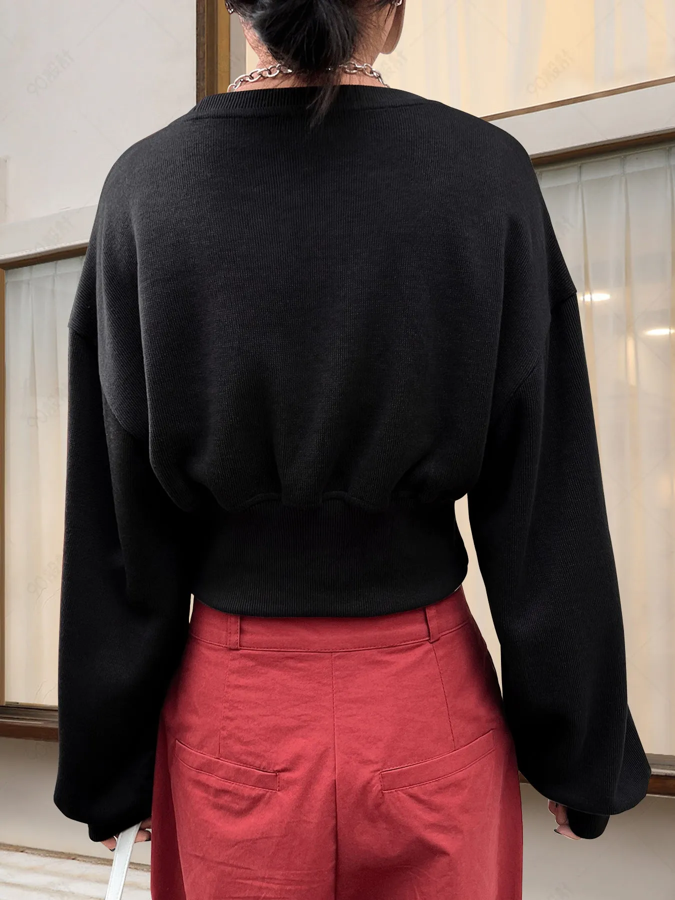 Stylish Autumn Loose Slim Waist Round Neck Long Sleeve Top for Effortless Comfort