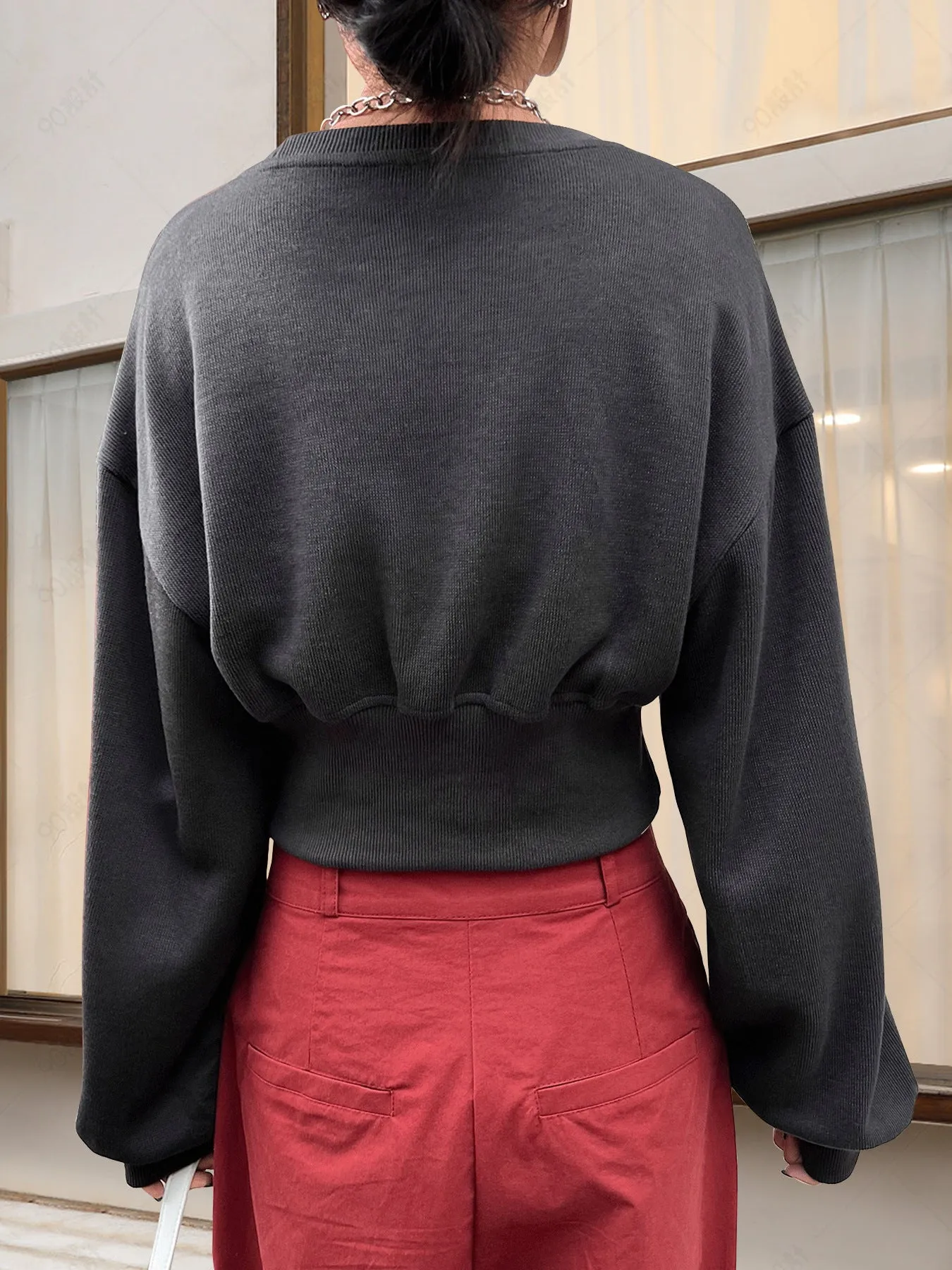 Stylish Autumn Loose Slim Waist Round Neck Long Sleeve Top for Effortless Comfort