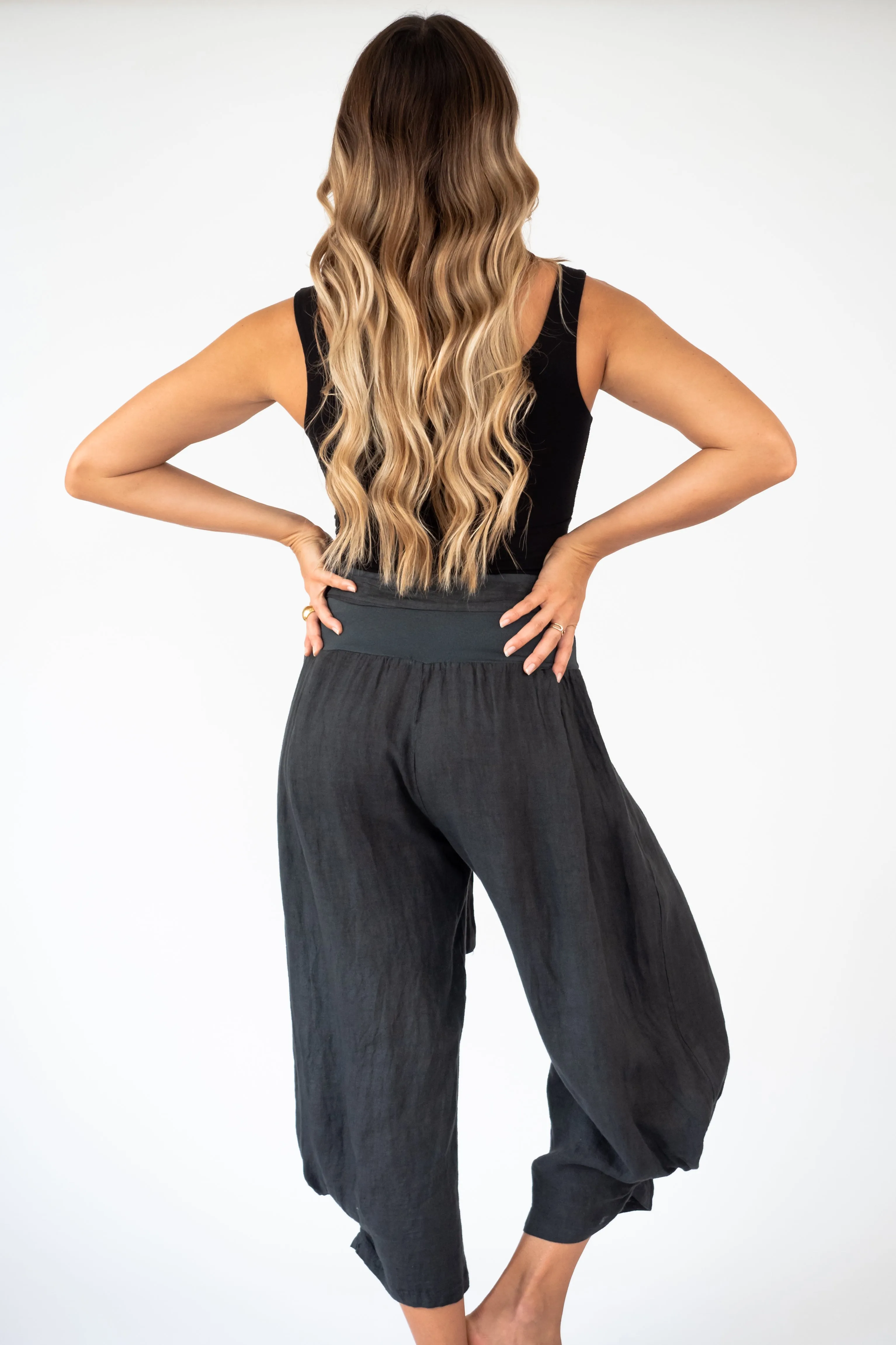 the KAMEA Linen Crop pants